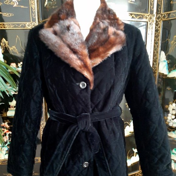 Jones New York Jackets & Blazers - 🤗HP 🤗Jones New York Stunning Velvet Coat with Faux Fur Collar